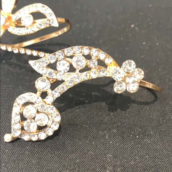 Gold tone Crystal finger bracelet - Picture 4 of 8